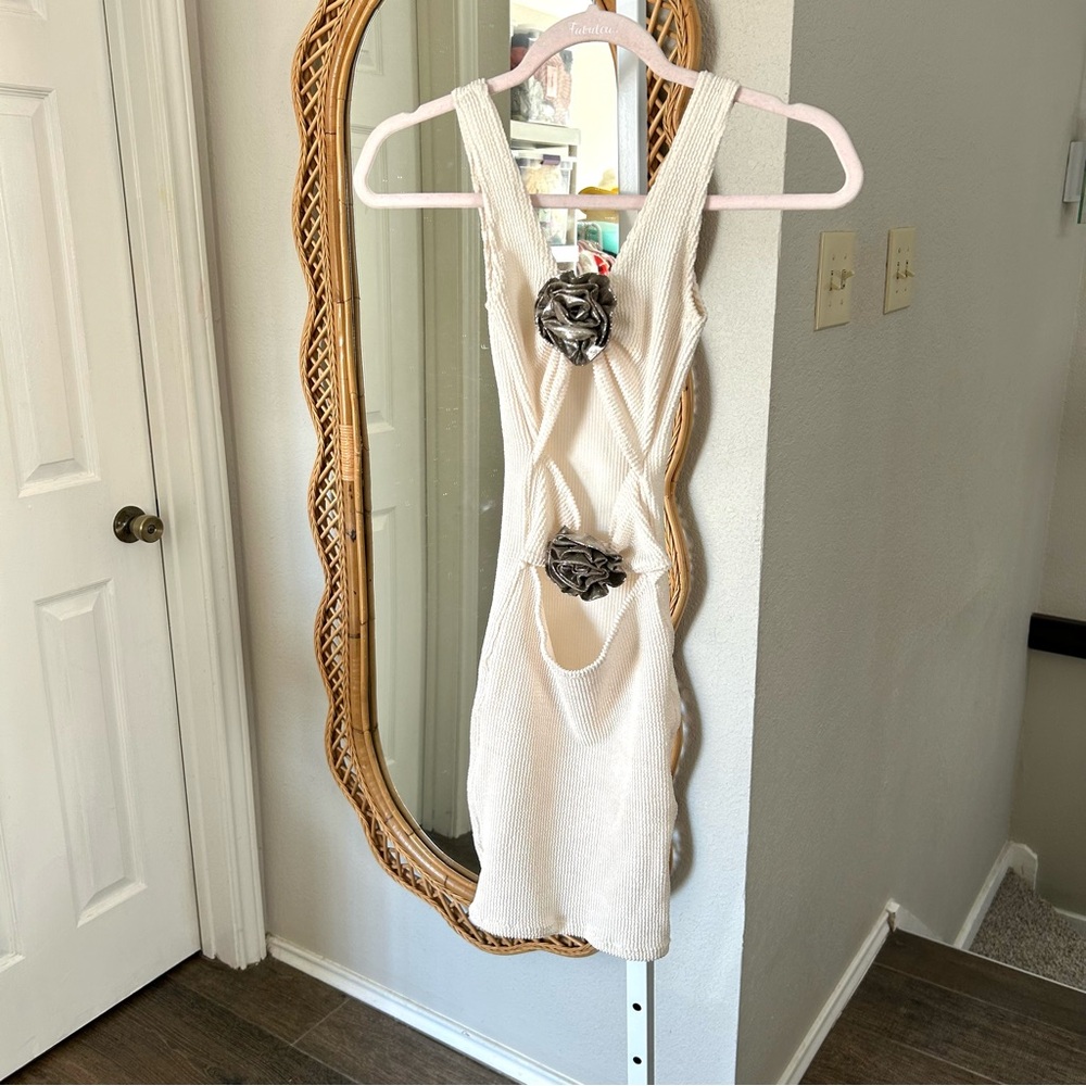 Rielli / Cream Silver Appliqué Flowers Bodycon Resort Dress
